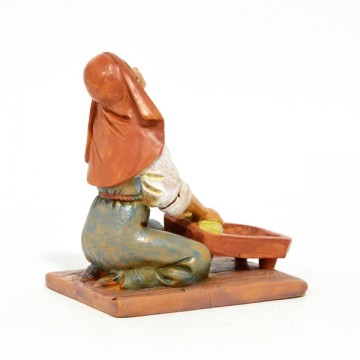 Statua Donna che Impasta...