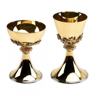 Pisside e Calice con Decori