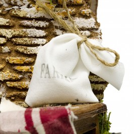 Oste che Serve al Tavolo Landi