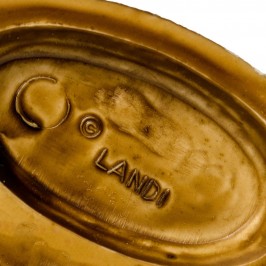 Uomo in Ginocchio con Uova