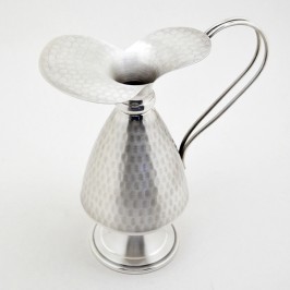 Brocca e piatti in ottone