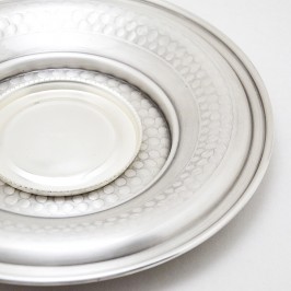 Brocca e piatti in ottone